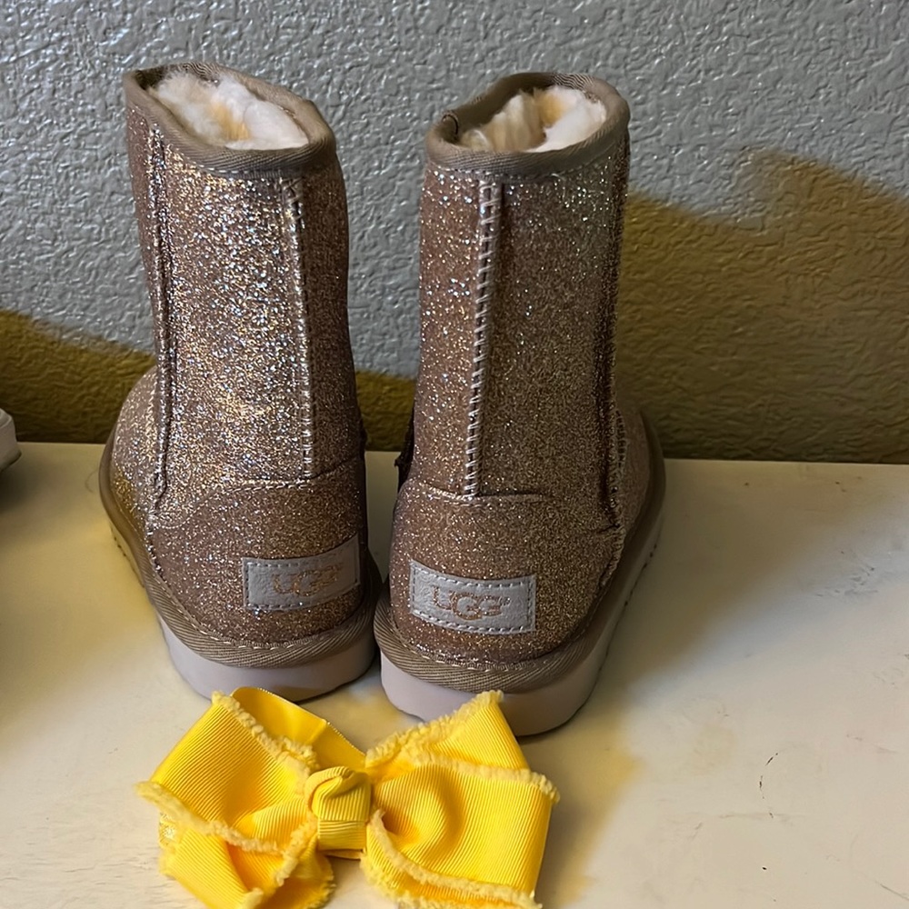 Ugg boots Girls Size 13 never worn